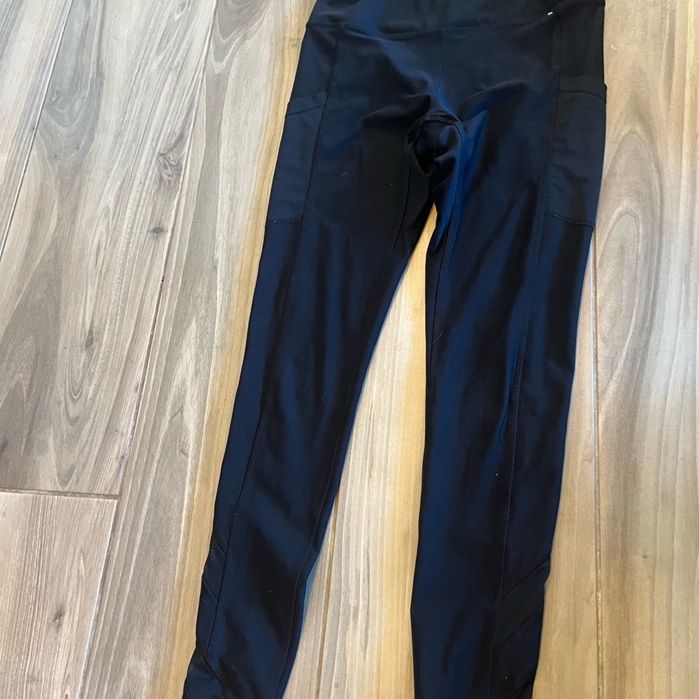 Small woman leggings